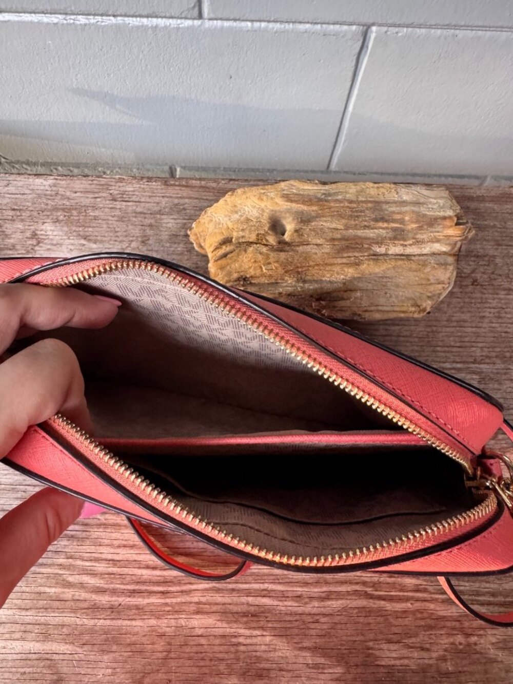 Michael Kors Coral Saffiano Double Zip Crossbody Bag Gold Hardware MK Logo Linin - Picture 5 of 7